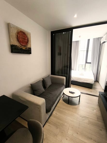 living room and bedroom of Fynn Asoke