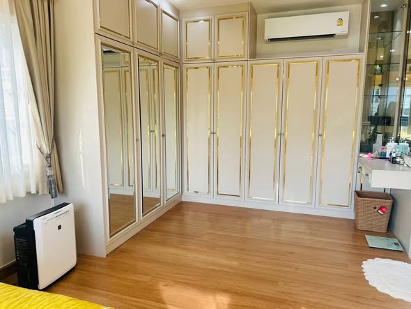 room interior of Golden Neo Sathorn Village