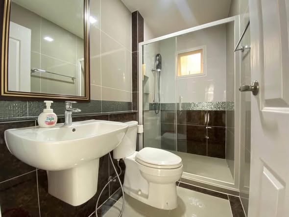 bathroom of Golden Neo, Sukhumvit LaSalle