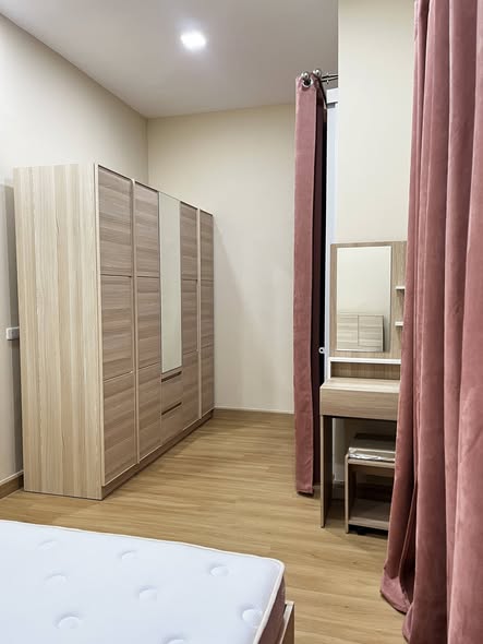 bedroom and room interior of Golden Neo, Sukhumvit LaSalle