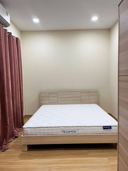 bedroom of Golden Town Sukhumvit-Bearing Station
