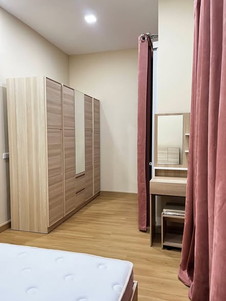 bedroom and room interior of Golden Town Sukhumvit-Bearing Station