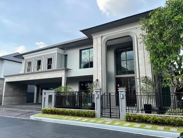 Grand Bangkok Boulevard Sukhumvit – Srinakarin