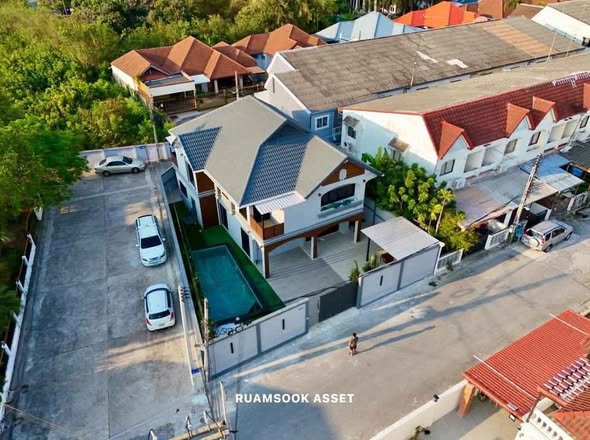 Green Lung Pool Villas