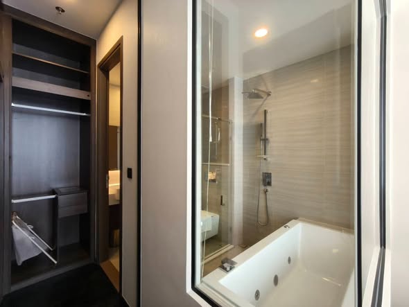 room interior and bathroom of Hampton Residence Thonglor