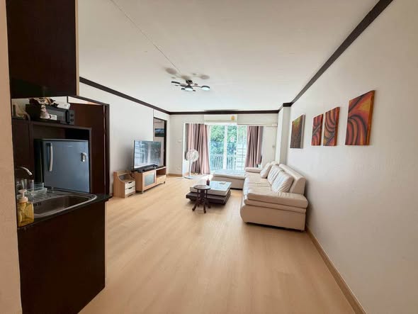 bedroom and living room of Hillside Condo 3