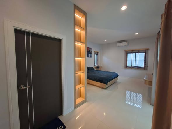 bedroom and room interior of Huay Yai
