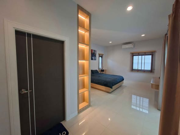 bedroom and room interior of Huay Yai