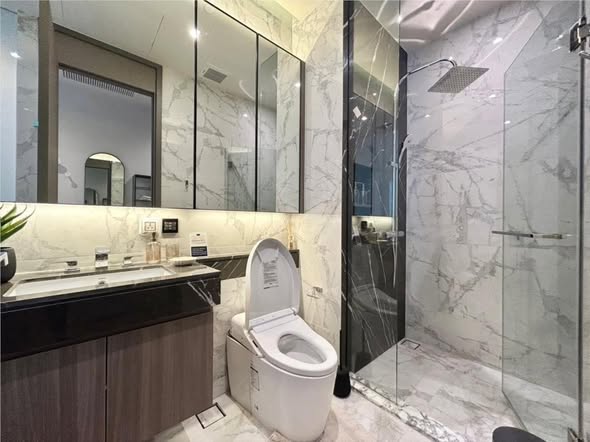bathroom of HYDE Heritage Thonglor, Sukhumvit 59 main road