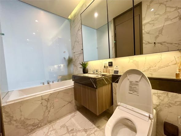 bathroom of HYDE Heritage Thonglor, Sukhumvit 59 main road