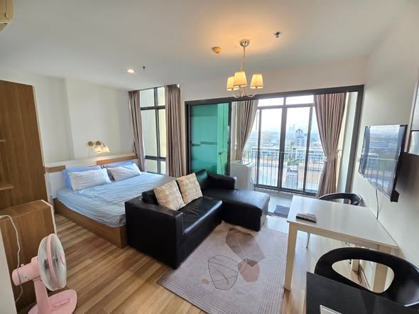 bedroom of Ideo BluCove Sukhumvit