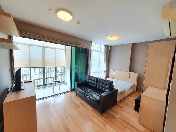 bedroom and room interior of Ideo BluCove Sukhumvit