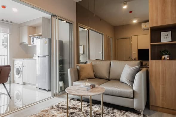living room of Ideo Charan 70 – Riverview