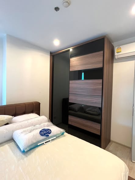 bedroom of Ideo Mobi Charan Interchange Condominium