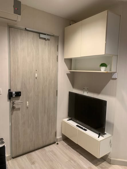 room interior and bathroom of Ideo Mobi Rama 9