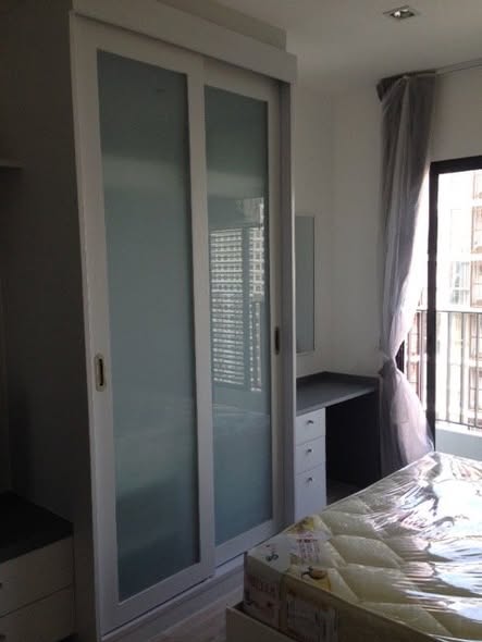 bedroom and room interior of Ideo Mobi Sathorn