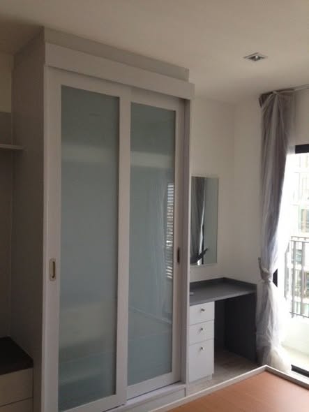 bedroom and room interior of Ideo Mobi Sathorn