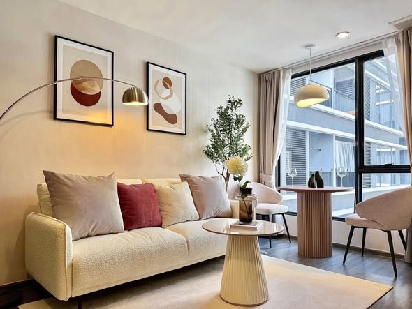 bedroom and living room of Ideo Mobi Sukhumvit 40