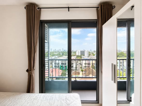 bedroom and room interior of Ideo Mobi Sukhumvit Eastgate