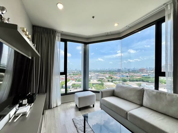 living room and bedroom of Ideo Mobi Sukhumvit Eastpoint
