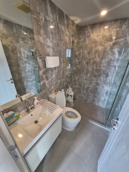 bathroom of Ideo Q Siam-Ratchathewi