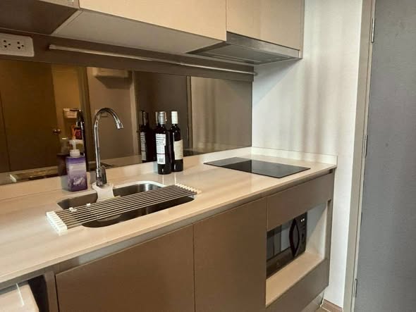 bathroom and kitchen of IDEO Rama9 – Asoke