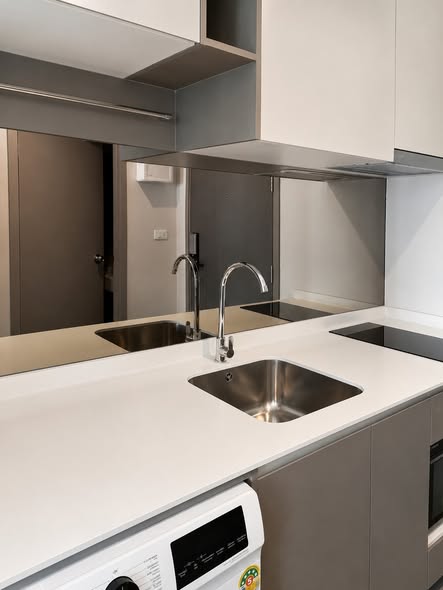 bathroom and kitchen of IDEO Rama9 – Asoke