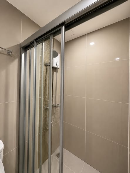 room interior and bathroom of IDEO Rama9 – Asoke