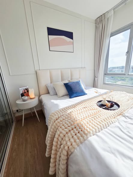 bedroom of Iris Avenue