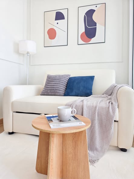 living room of Iris Avenue