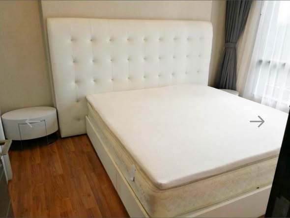 bedroom of Ivy Ampio