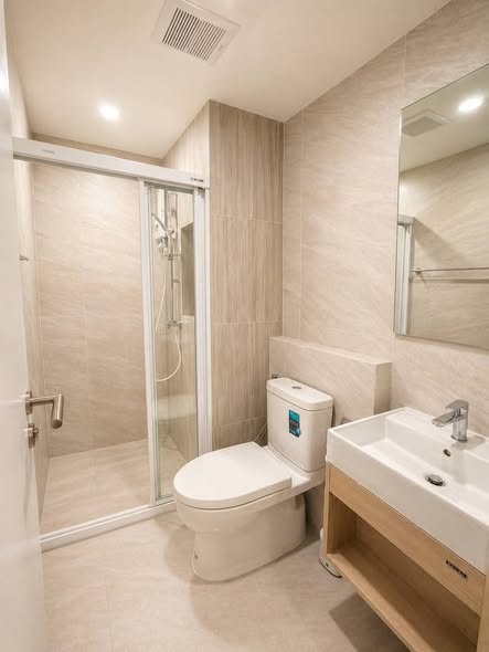 bathroom of Klos Ratchada7 Condominium (โคลส รัชดา 7)