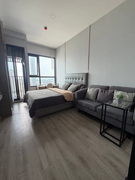 bedroom and living room of KnightsBridge Prime Onnut