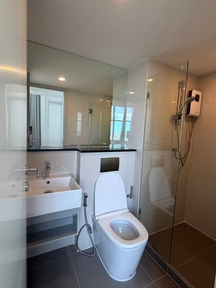bathroom of KnightsBridge Prime Sathon