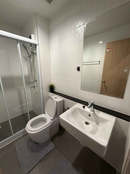 bathroom of Knightsbridge Sky River Ocean Condominium