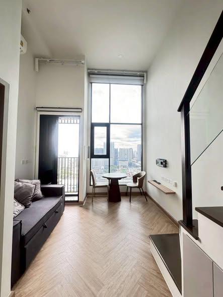 living room and room interior of KnightsBridge Space Ratchayothin