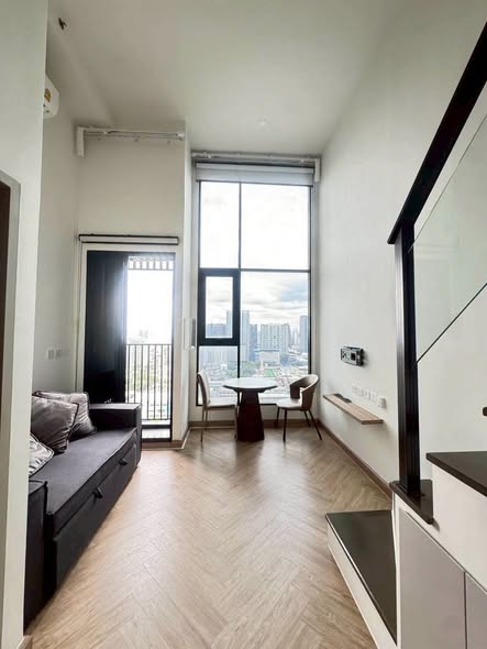 living room and room interior of KnightsBridge Space Ratchayothin