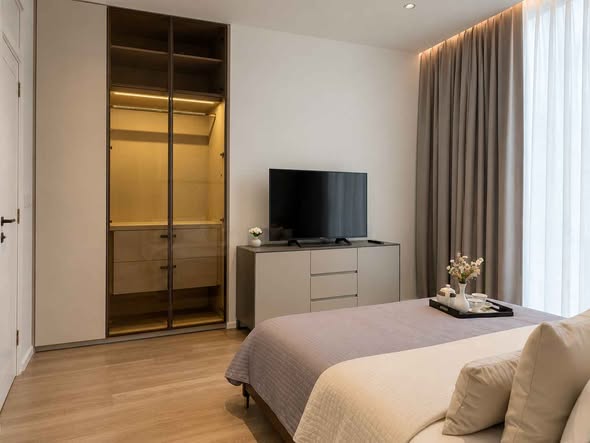bedroom and room interior of KRAAM Sukhumvit 26 (คราม สุขุมวิท 26)