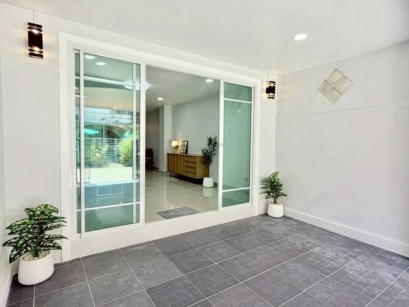 room interior of Kret Kaew Garden 2