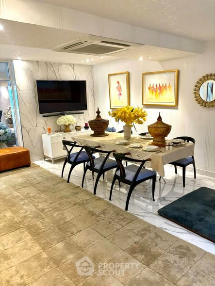 living room and room interior of Las Colinas