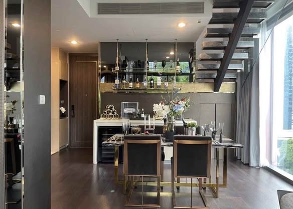 living room and kitchen of LAVIQ Sukhumvit 57
