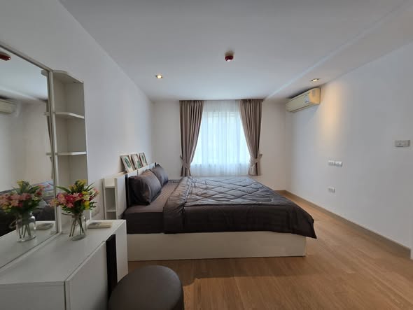 bedroom of LE NICE CONDO