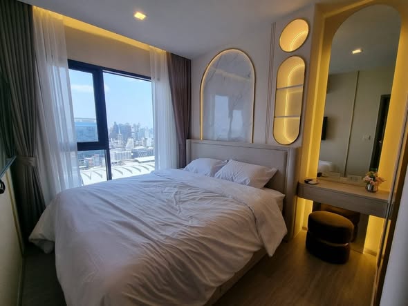 bedroom of Life Asoke Hype