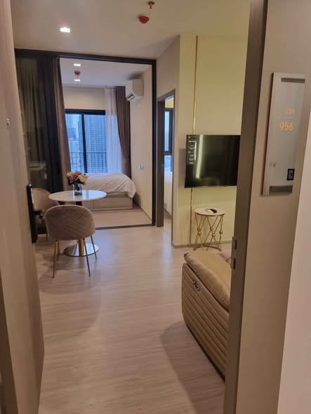 bedroom of Life Asoke Hype