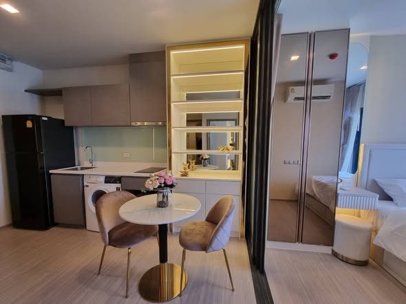 bedroom of Life Asoke Hype
