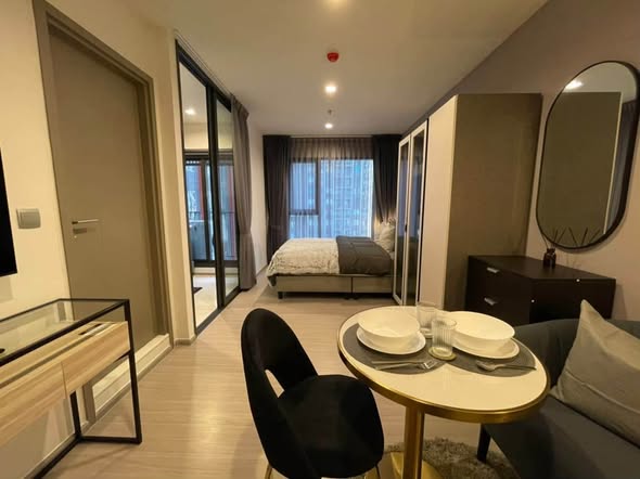 bedroom of Life Asoke Hype
