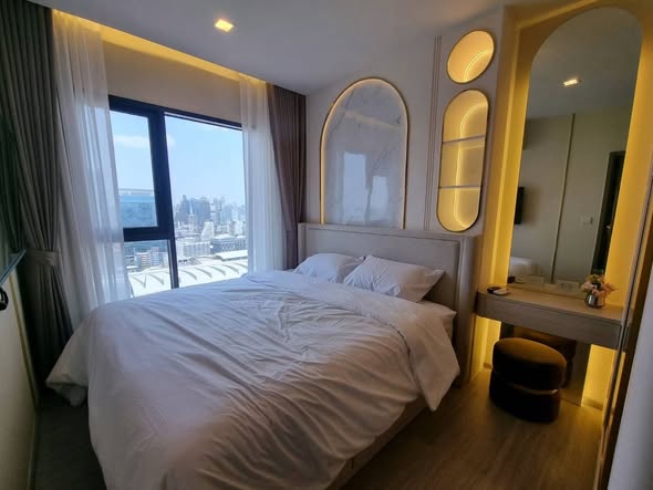 bedroom of Life Asoke Hype