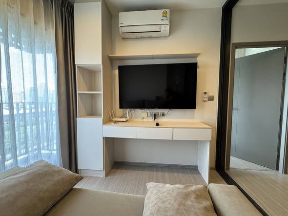 bedroom and room interior of Life Asoke Hype