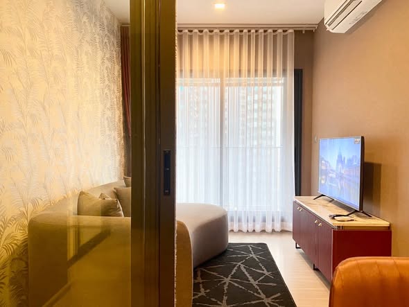 bedroom and room interior of Life Asoke Hype