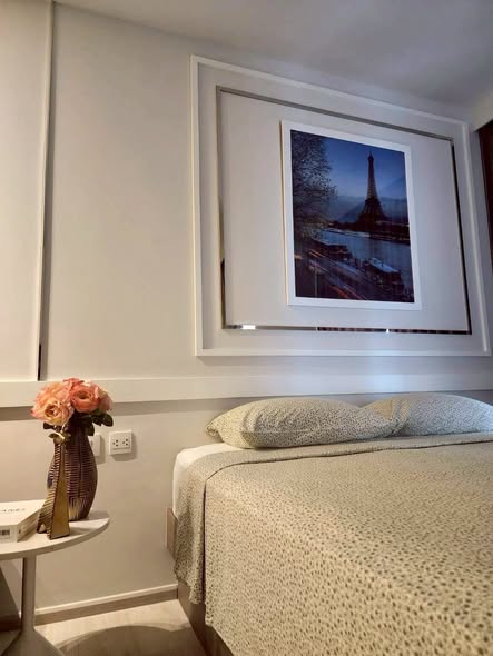 bedroom of Life One Wireless